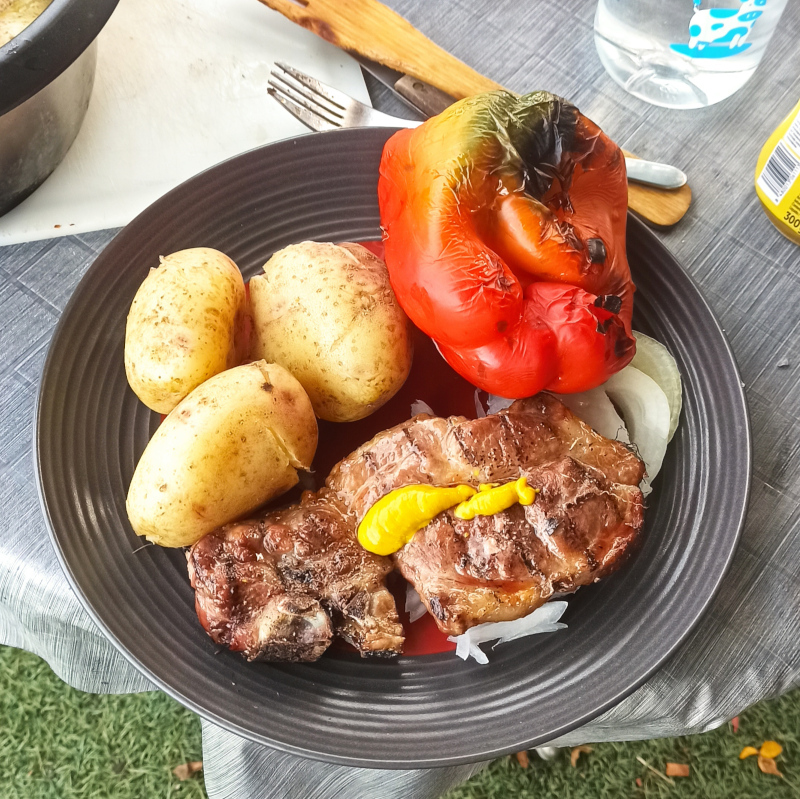 grill-meat-potato-paprika.