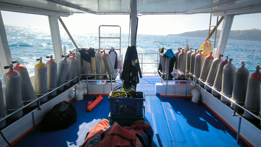 scubadiving-boat