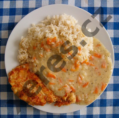 rýže kuře cibulovo-mrkvová omáčka